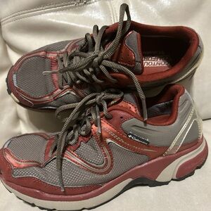 Columbia Men's Red and Brown Athletic Shoes